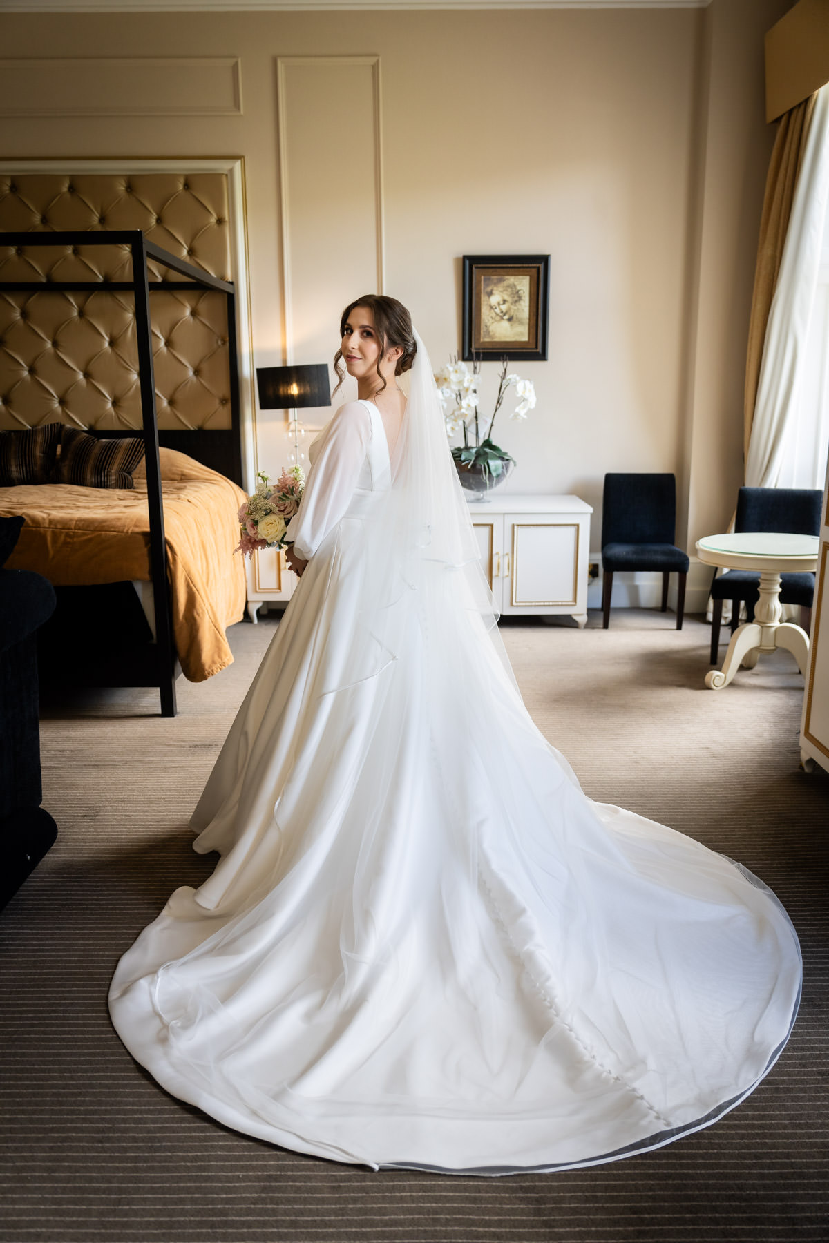 Jewish bride dress portrait